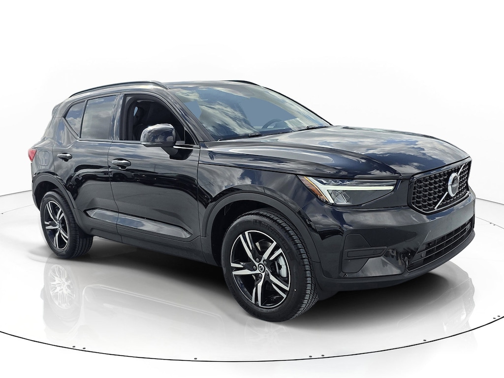 New 2026 Volvo XC40 B5 Core SUV
