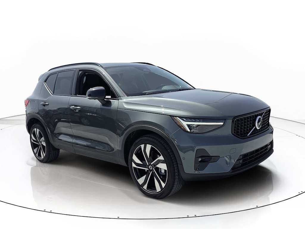 New 2026 Volvo XC40 B5 Plus SUV