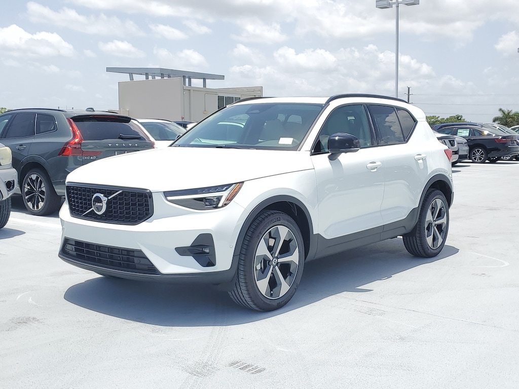 New 2026 Volvo XC40 B5 Plus SUV