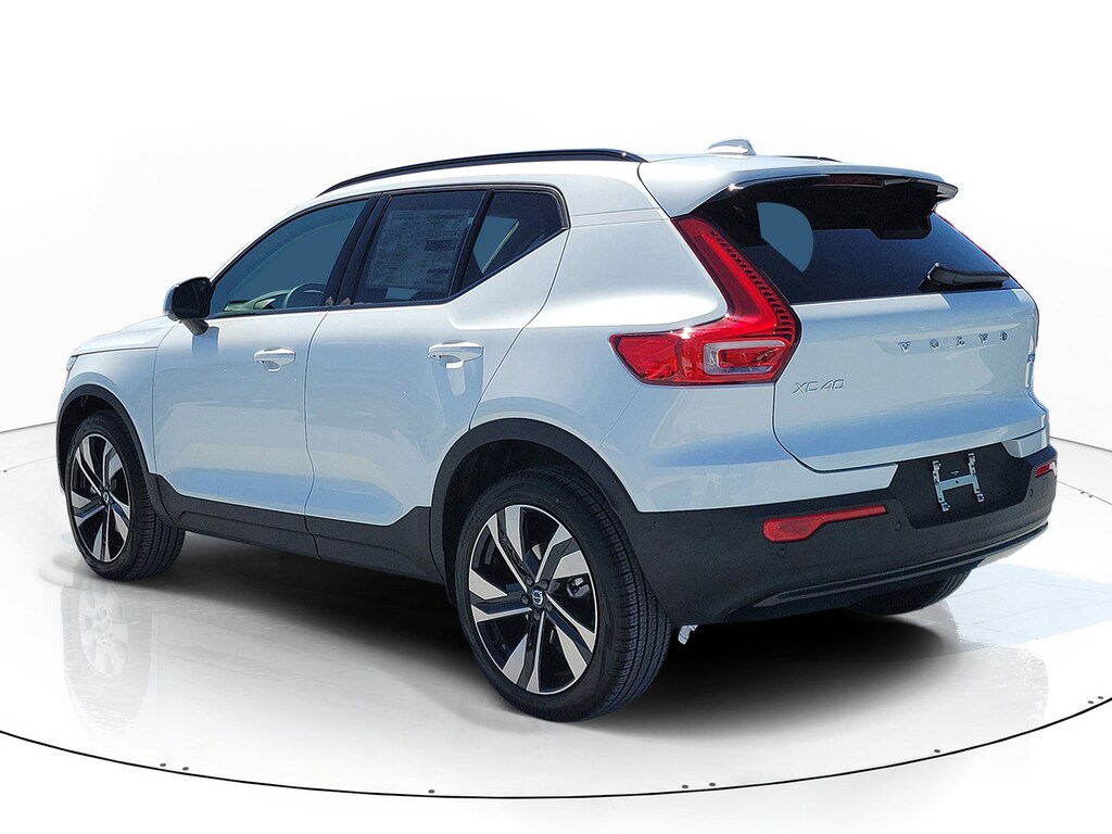New 2026 Volvo XC40 B5 Plus SUV