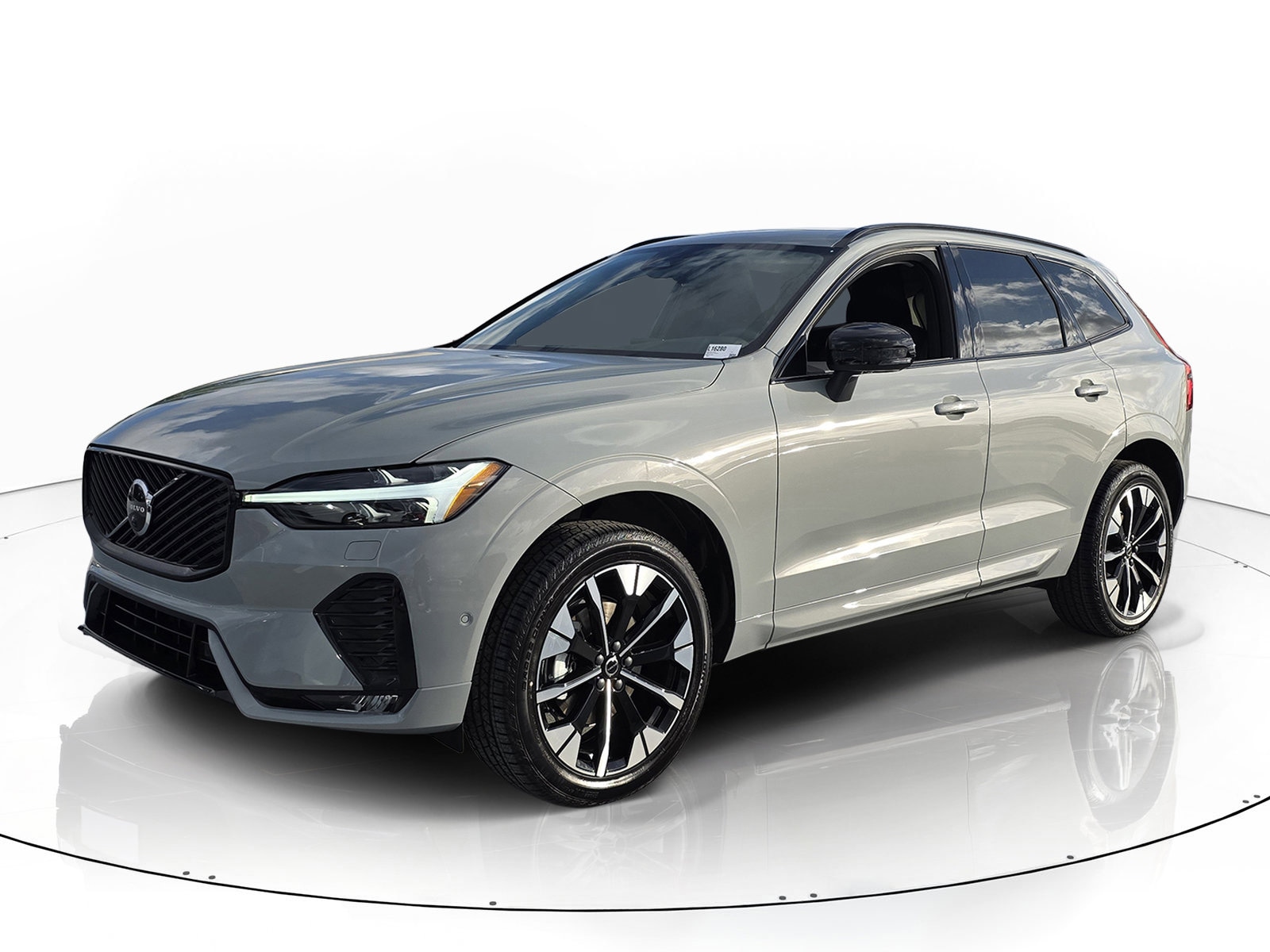 2026 Volvo XC60 B5 Plus Dark AWD's photo