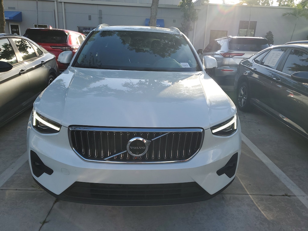 Used 2024 Volvo XC40 Ultimate Bright Theme B5 AWD Ultimate Bright Theme