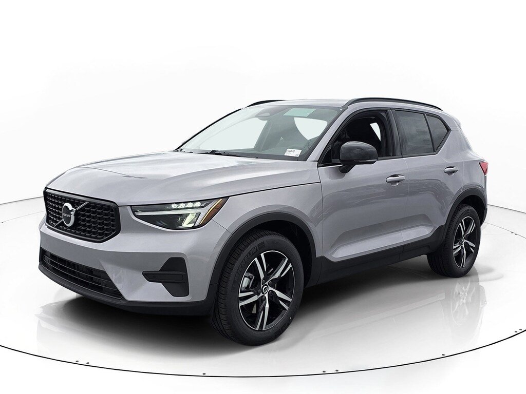 New 2026 Volvo XC40 B5 Core SUV