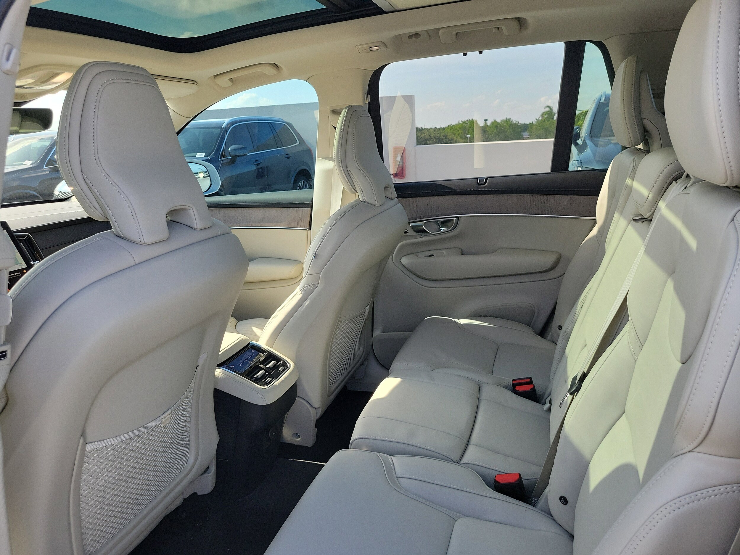 2026 Volvo XC90 Ultra - Photo 12