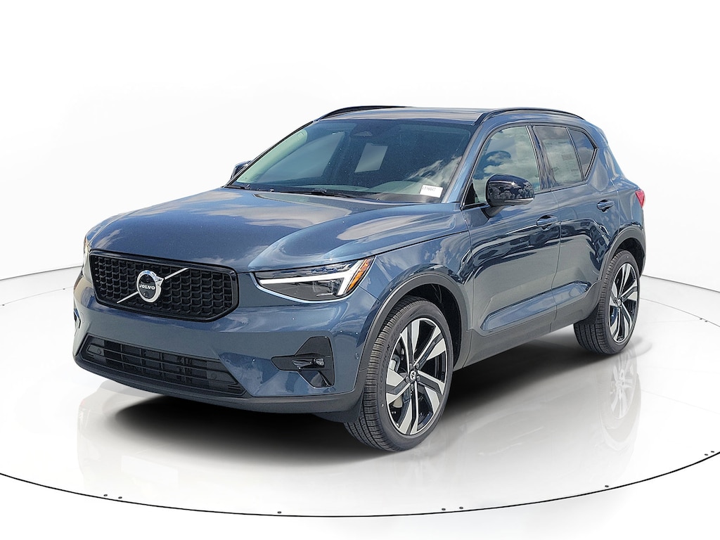 New 2026 Volvo XC40 B5 Ultra SUV