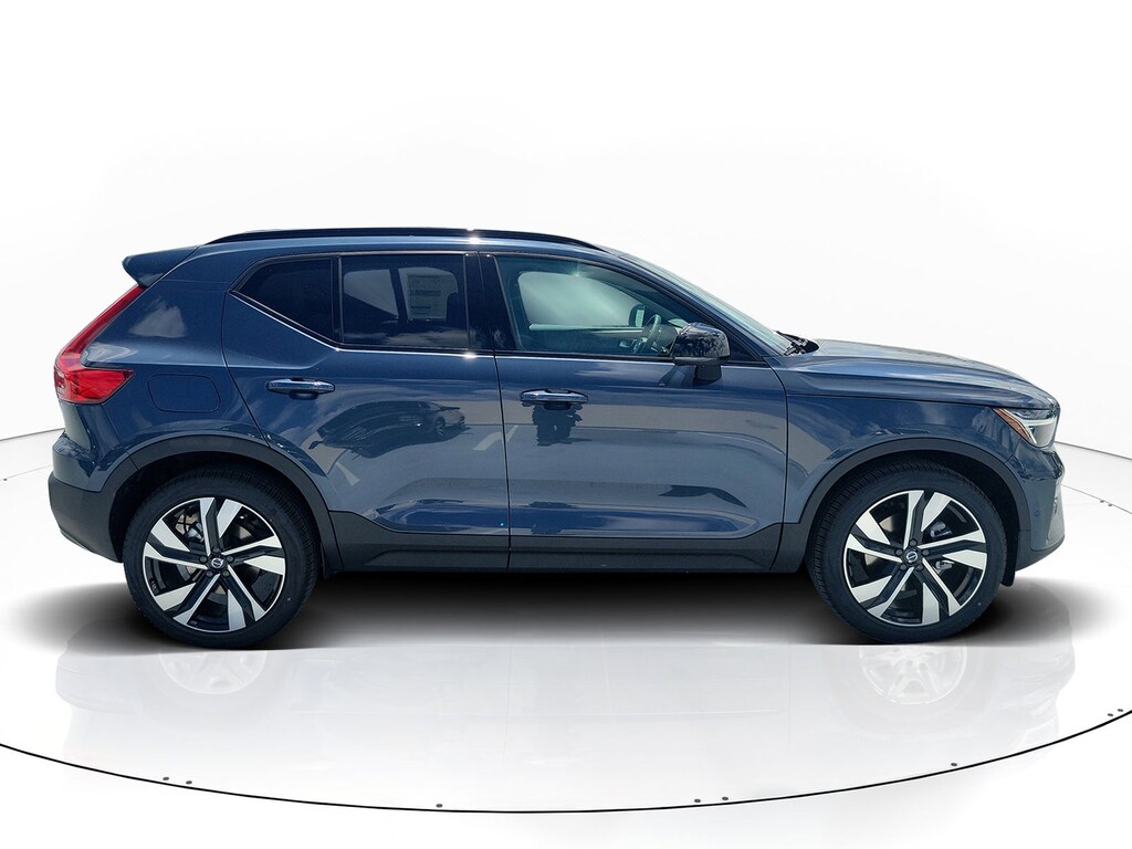 New 2026 Volvo XC40 B5 Ultra SUV