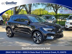 2024 Volvo XC40 Plus Dark Theme B5 AWD Plus Dark Theme
