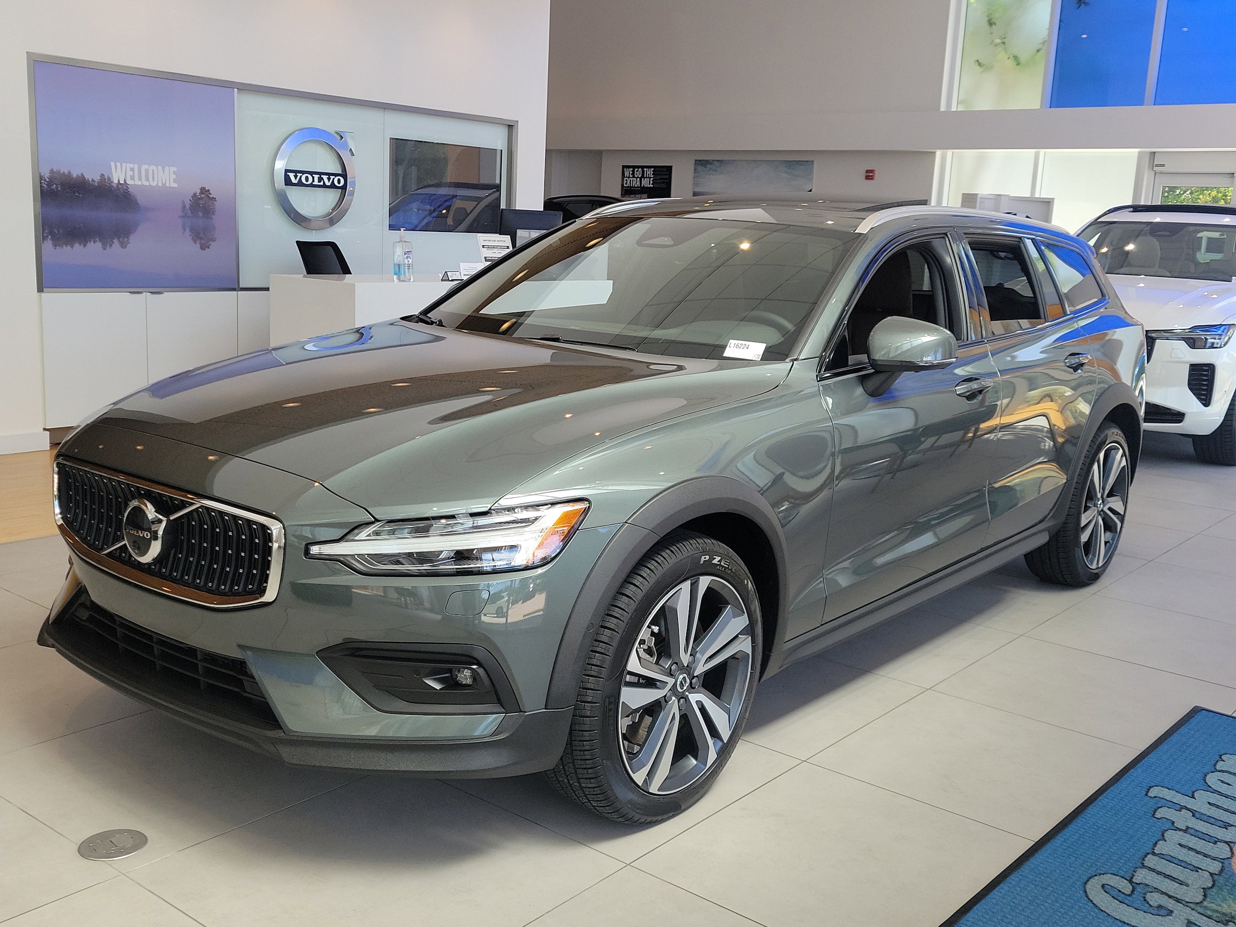 2026 Volvo V60 Cross Country B5 Plus AWD's photo