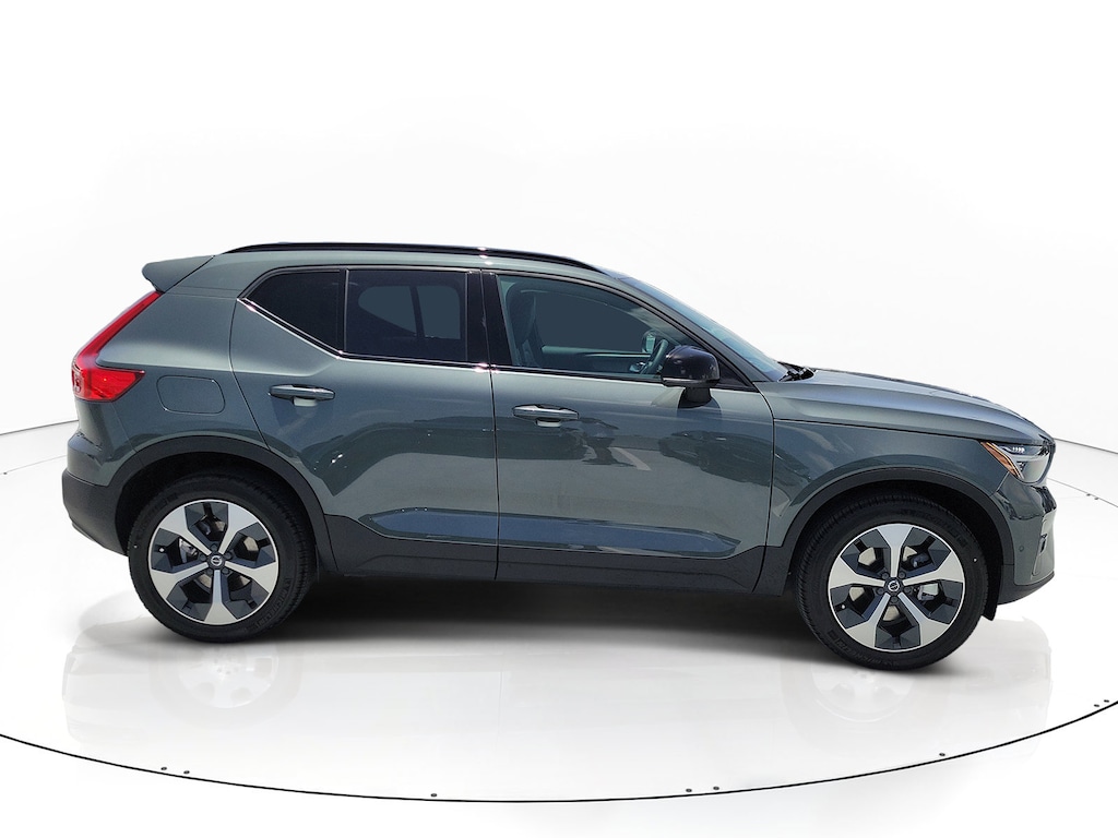 New 2026 Volvo XC40 B5 Plus SUV