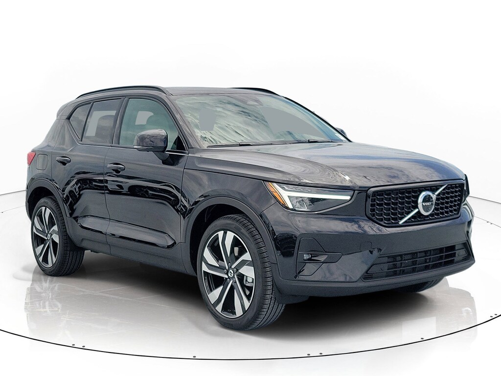 New 2026 Volvo XC40 B4 Plus SUV