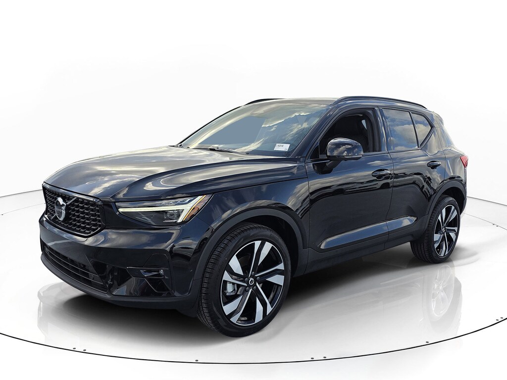 New 2026 Volvo XC40 B5 Plus SUV