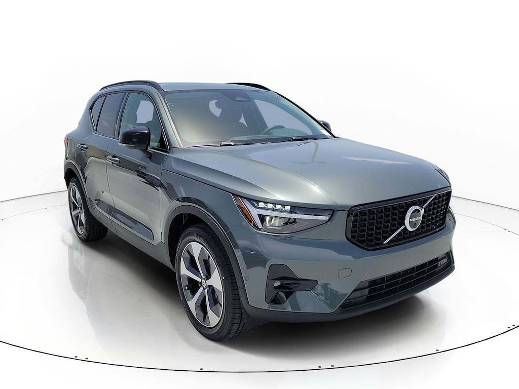 New 2026 Volvo XC40 B5 Plus SUV