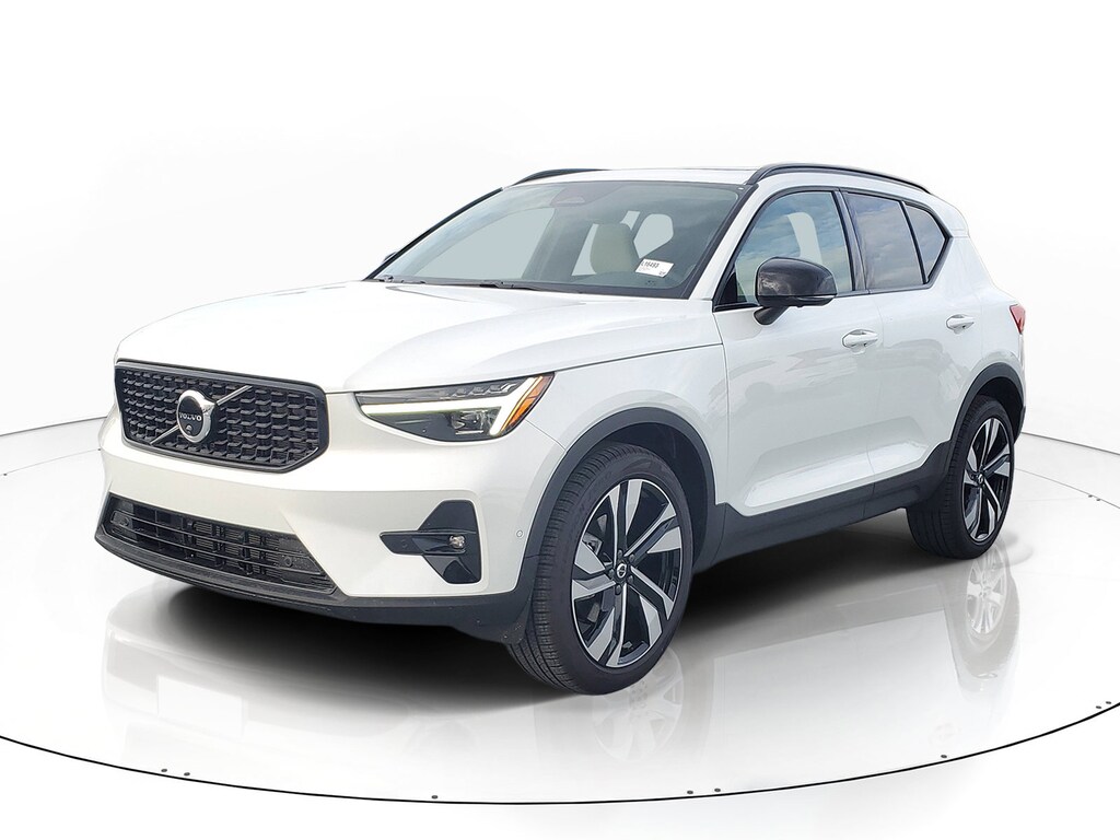 New 2026 Volvo XC40 B5 Ultra SUV