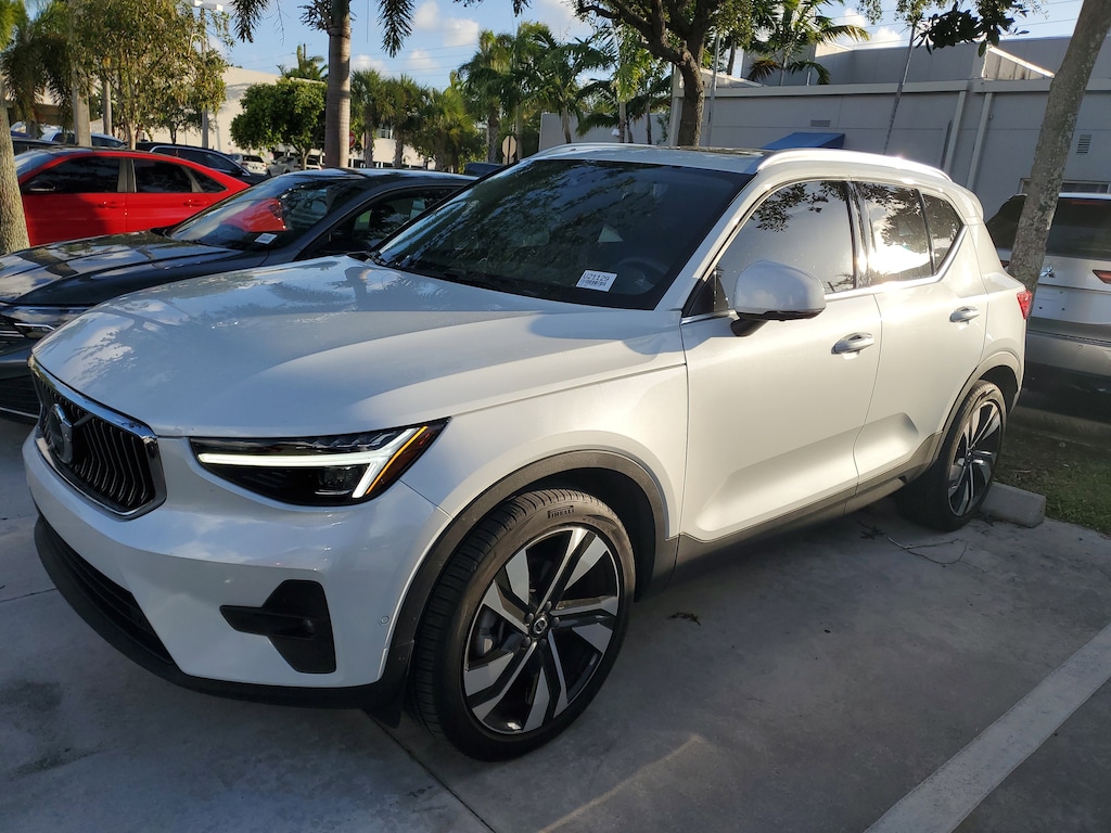 Used 2024 Volvo XC40 Ultimate Bright Theme B5 AWD Ultimate Bright Theme