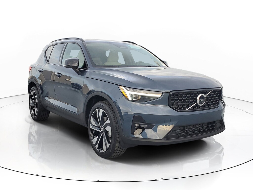 New 2026 Volvo XC40 B5 Ultra SUV