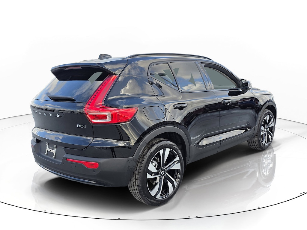 New 2026 Volvo XC40 B5 Plus SUV