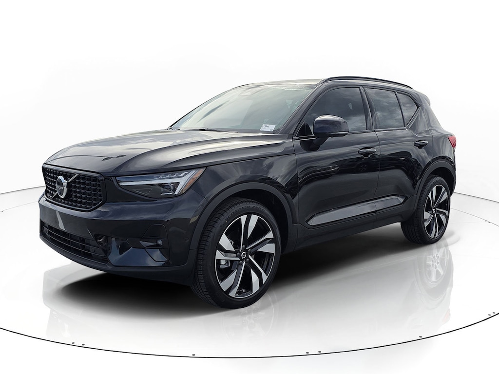 New 2026 Volvo XC40 B5 Plus SUV