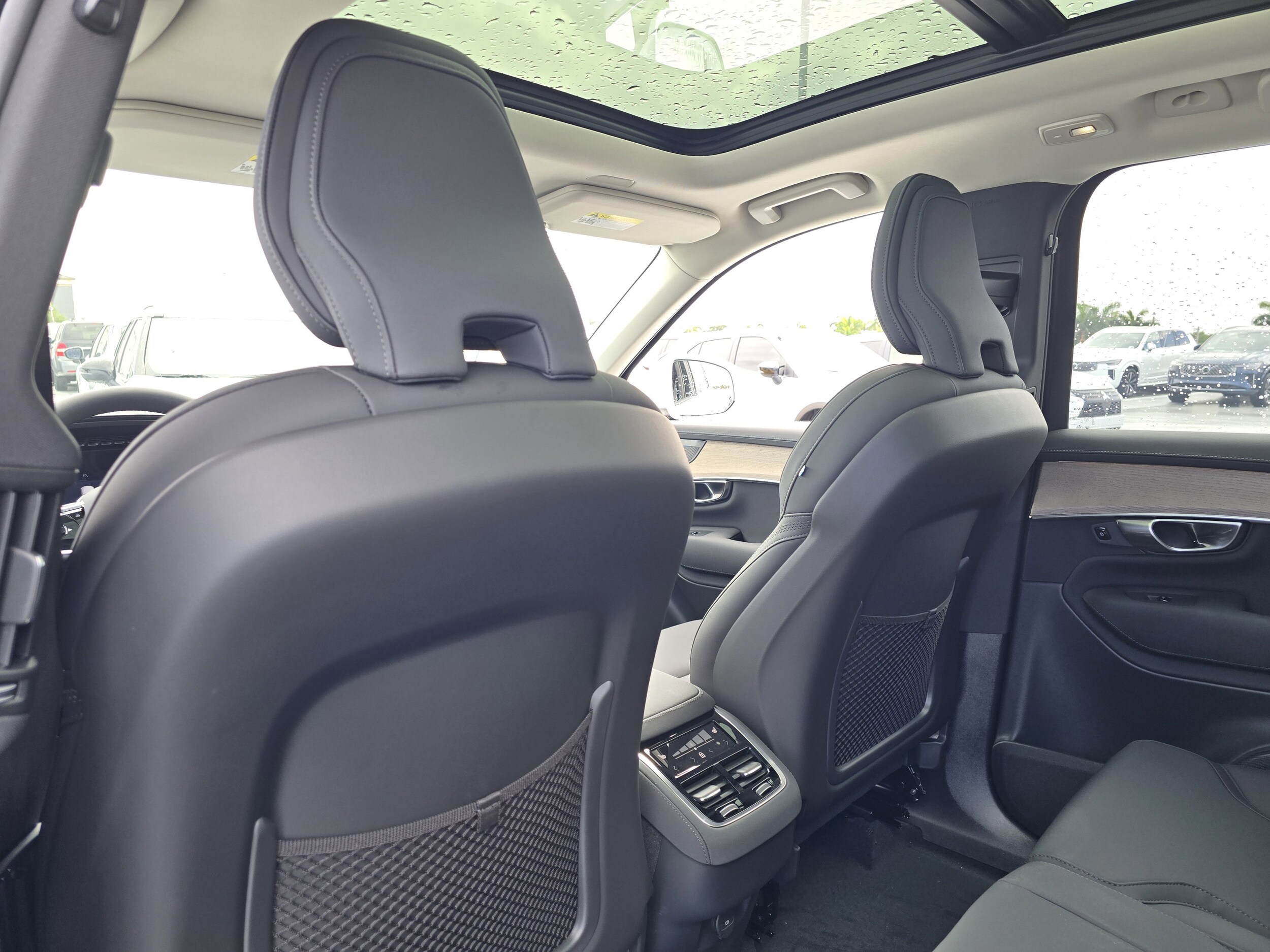 2025 Volvo XC90 Core - Photo 11