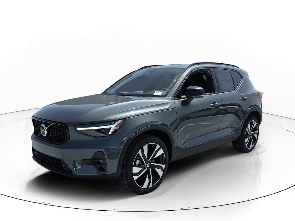 New 2026 Volvo XC40 B5 Plus SUV