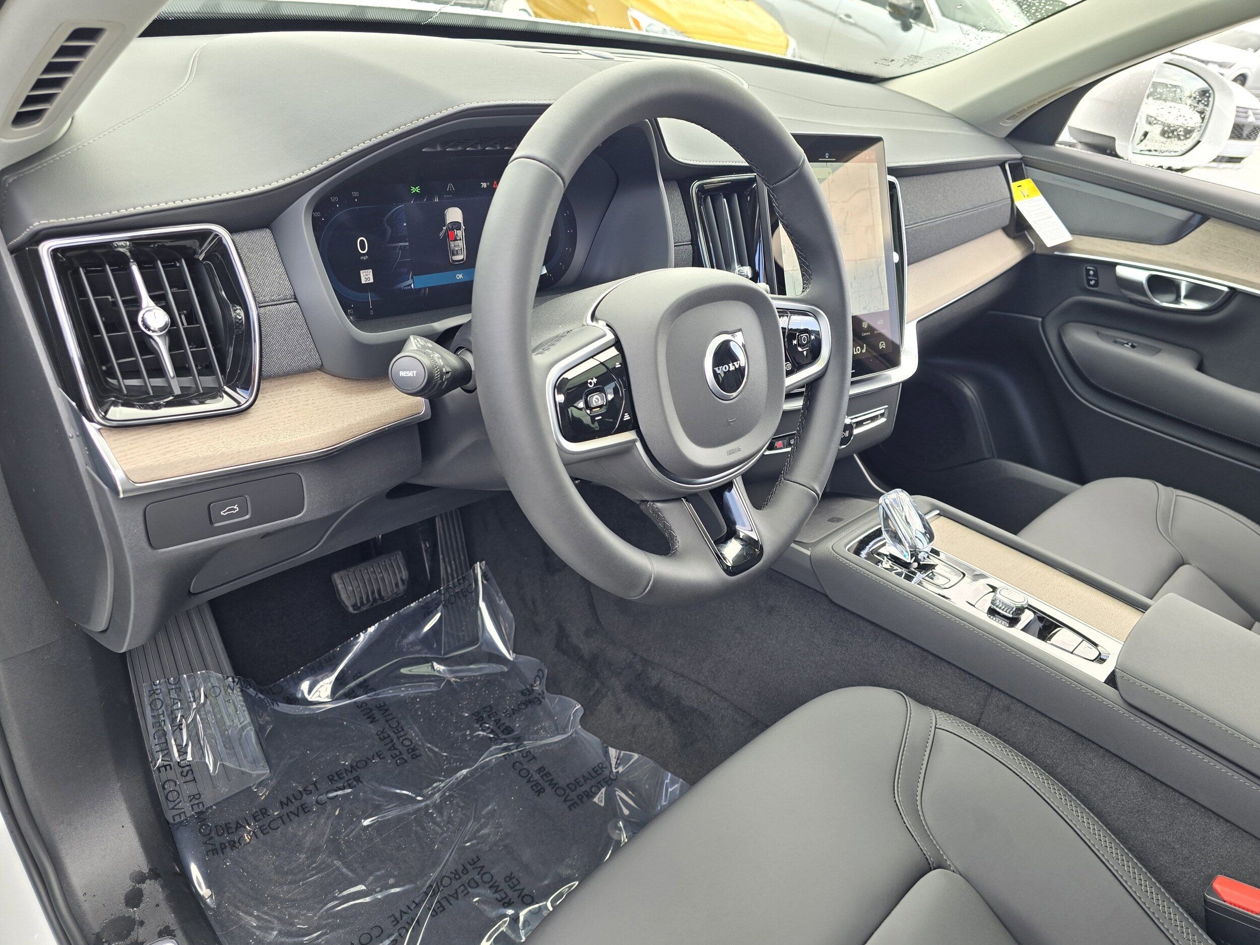 2025 Volvo XC90 Core - Photo 13