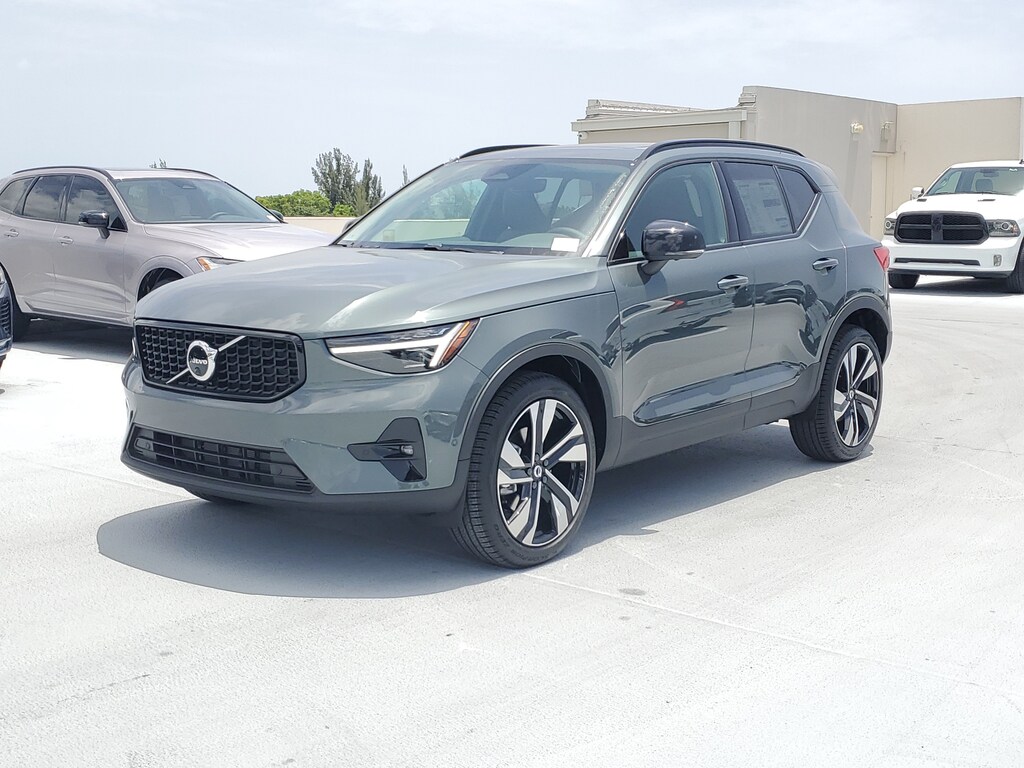 New 2026 Volvo XC40 B5 Ultra SUV