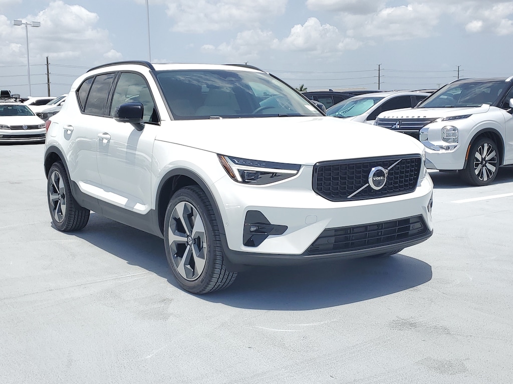 New 2026 Volvo XC40 B5 Plus SUV