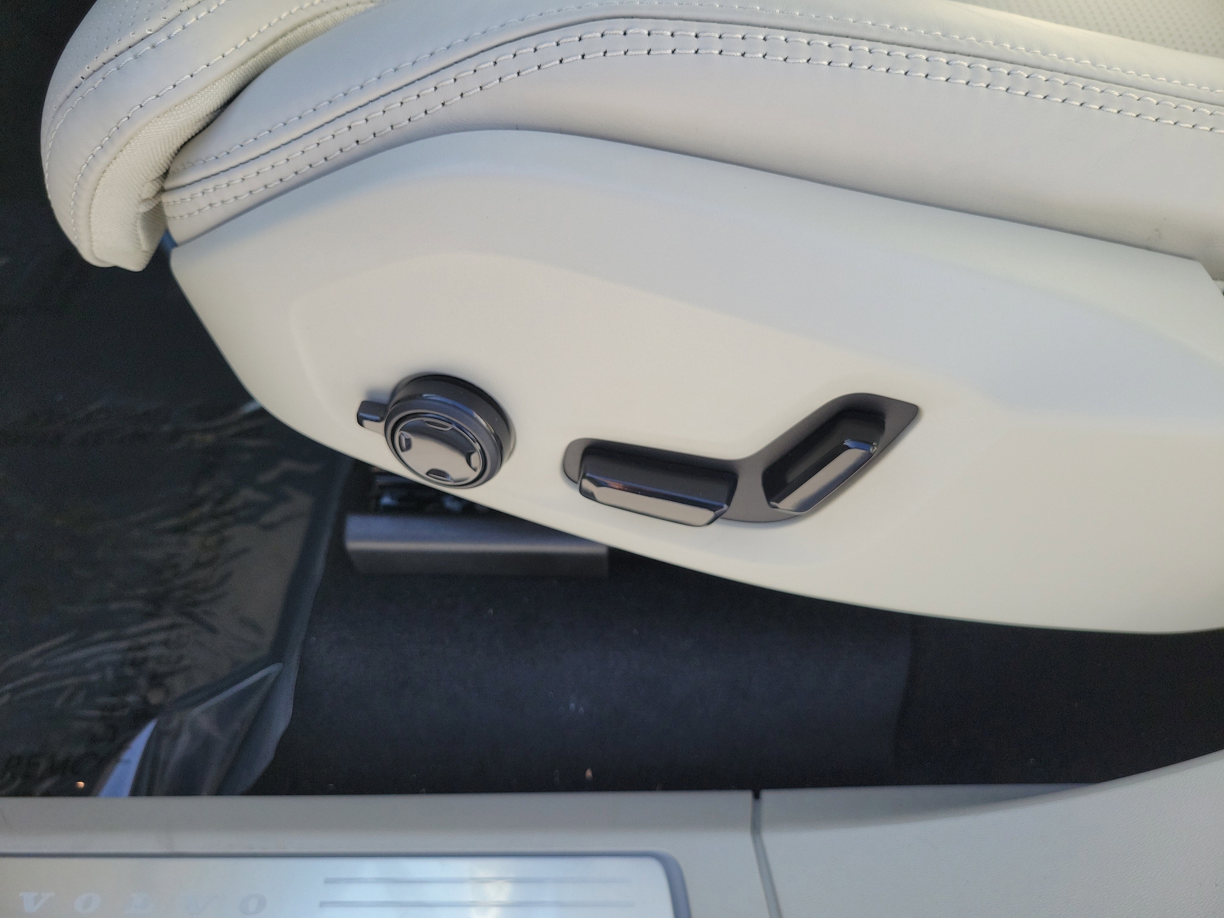 2026 Volvo XC90 Ultra - Photo 14