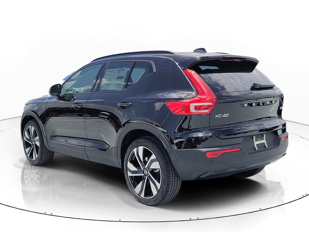 New 2026 Volvo XC40 B5 Plus SUV