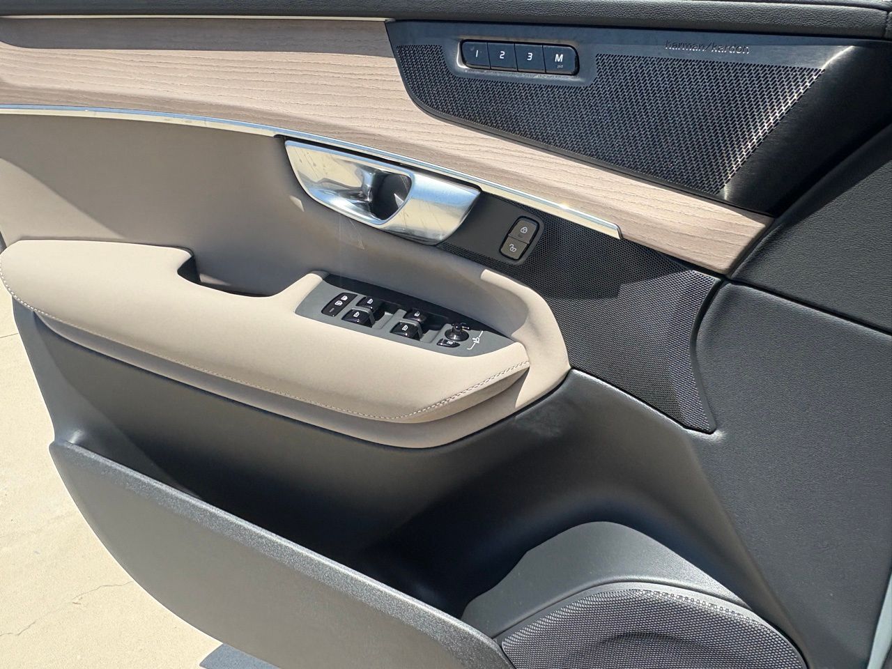 2026 Volvo XC90 Ultra - Photo 16