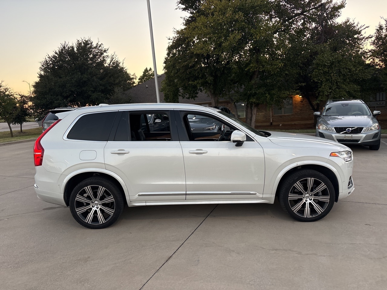 2023 Volvo XC90 Recharge T8 Plus photo 3