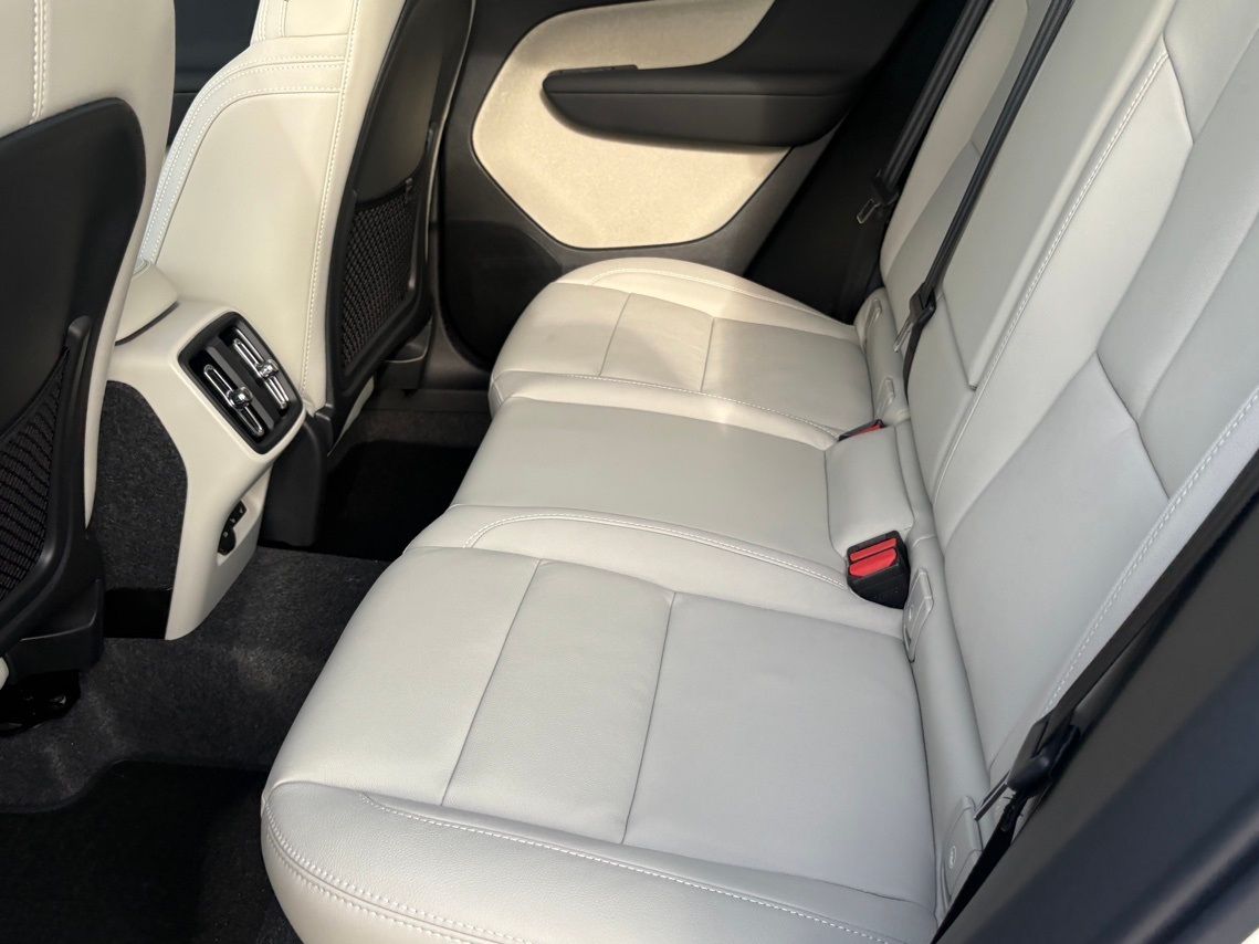 2026 Volvo XC40 Plus - Photo 22