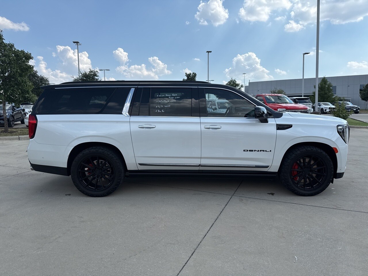 2023 Gmc Yukon XL Denali Ultimate photo 4