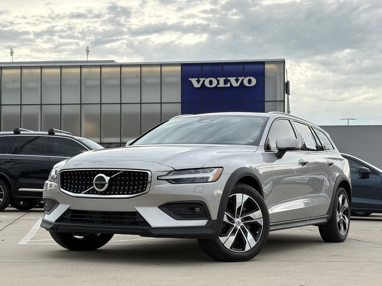 Used 2023 Volvo V60 Cross Country Plus with VIN YV4L12WZ7P2112124 for sale in Frisco, TX