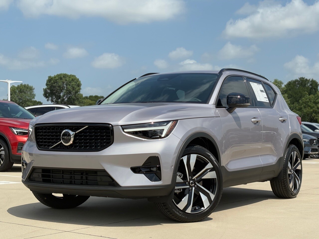 2026 Volvo XC40 photo 4
