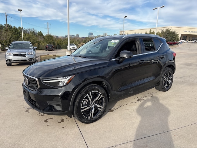2025 Volvo XC40 B5 AWD SUV