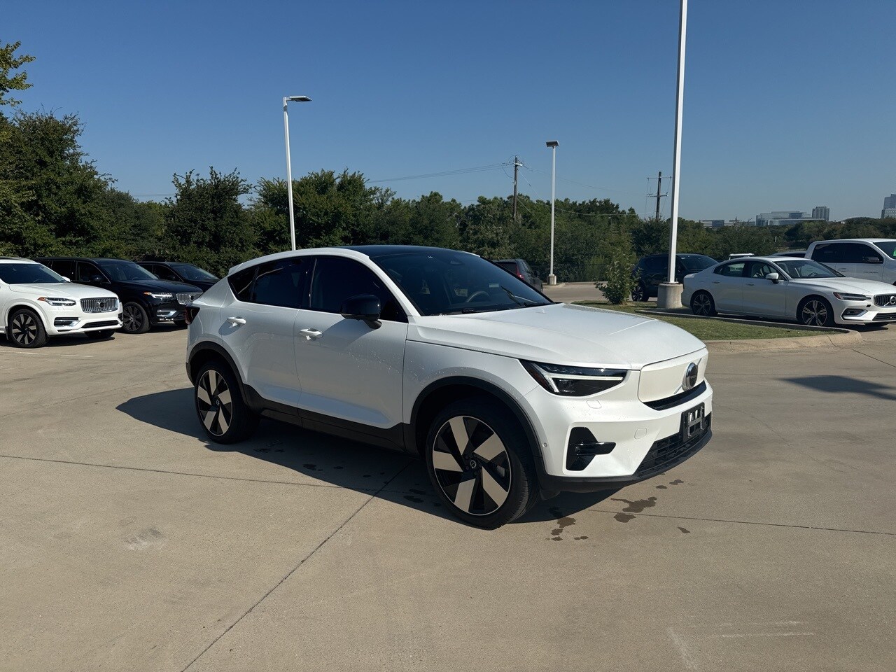 2023 Volvo C40 Ultimate photo 3
