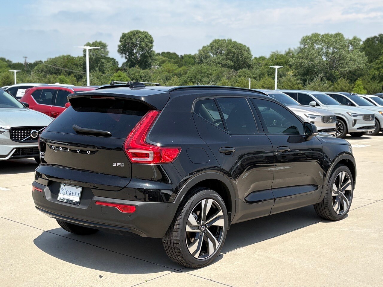 2025 Volvo XC40 Plus photo 4