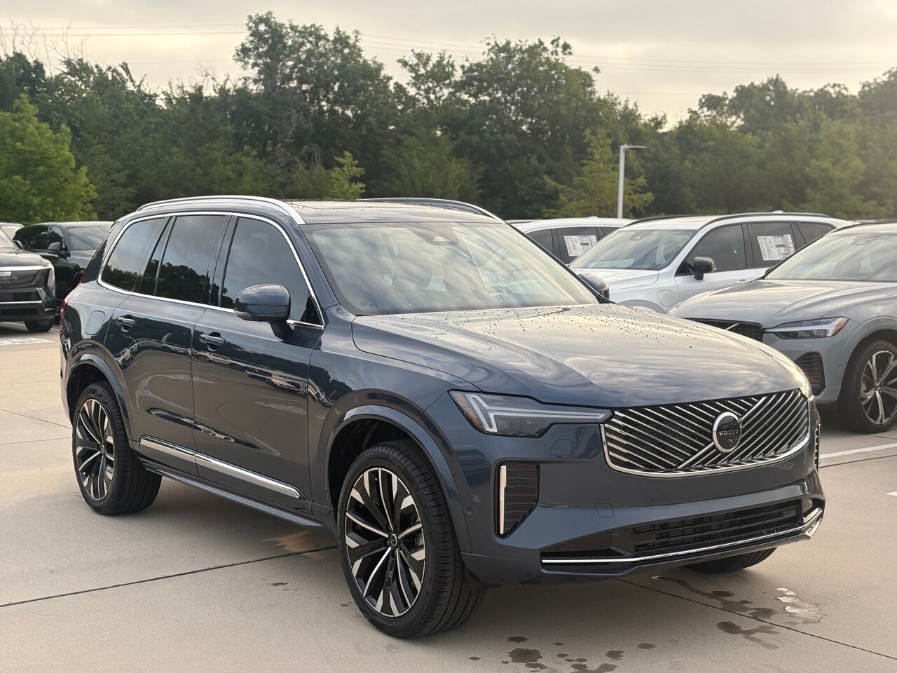 2026 Volvo XC90 Plus photo 2