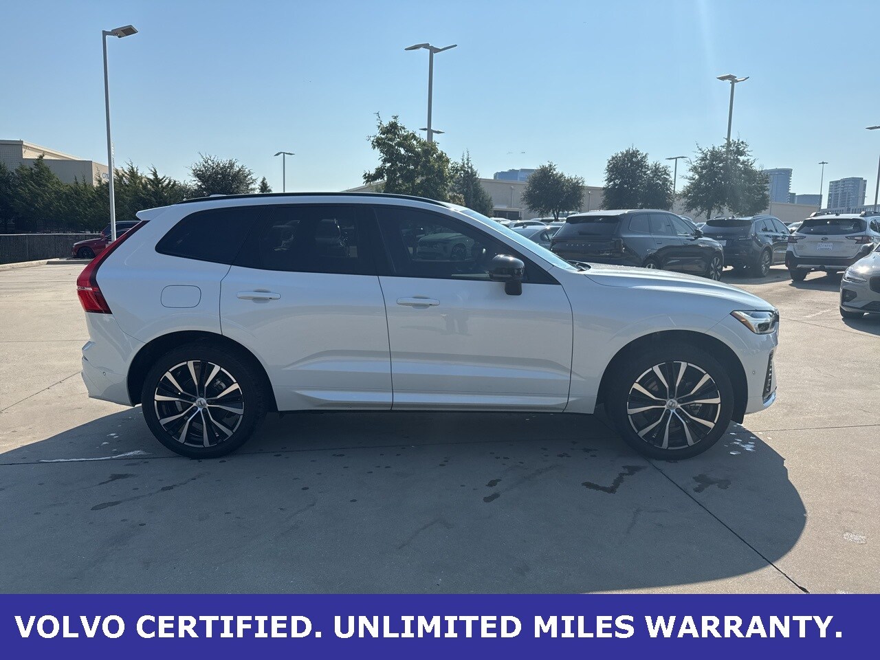 2024 Volvo XC60 B5 Plus photo 2