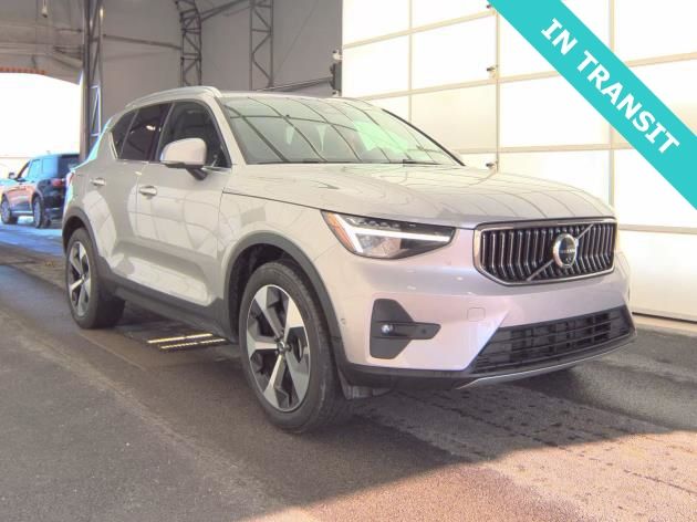 2025 Volvo XC40's photo