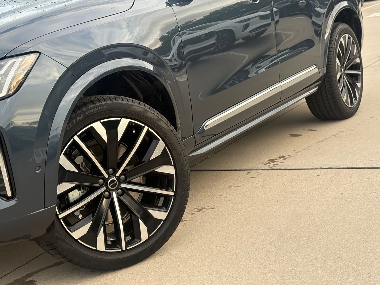 2026 Volvo XC90 Plus - Photo 8