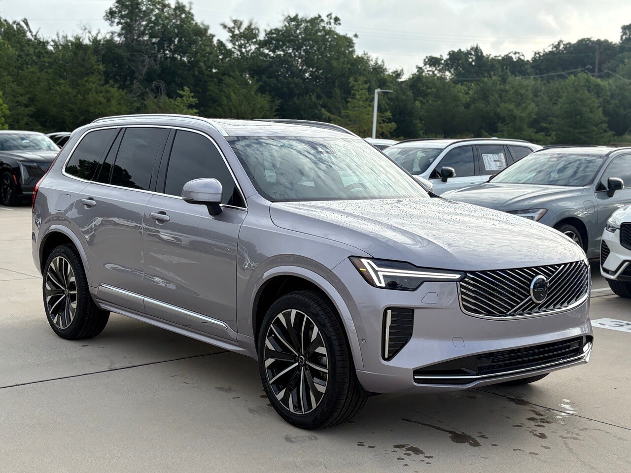 2026 Volvo XC90 Plus photo 2