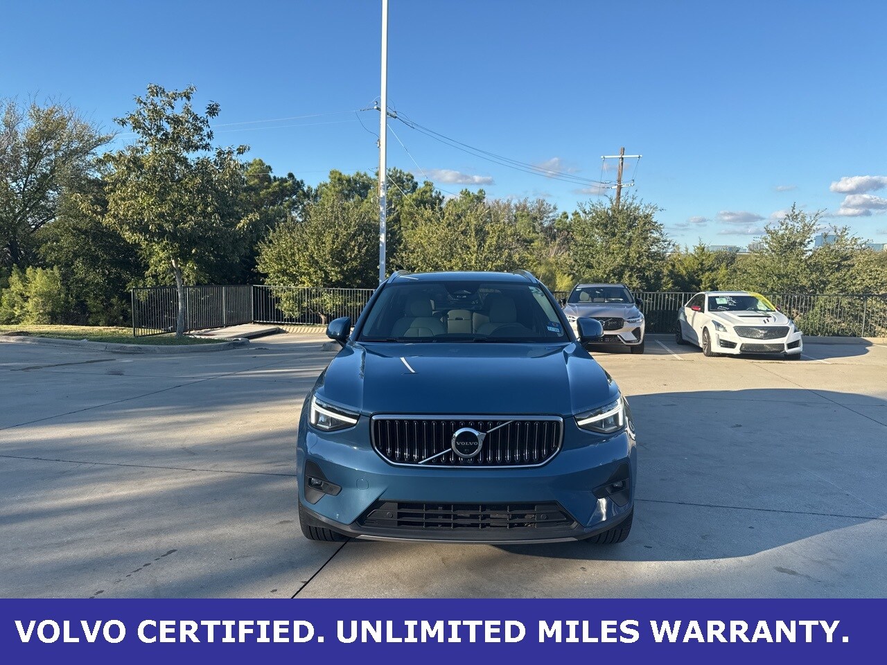 2023 Volvo XC40 Ultimate photo 2