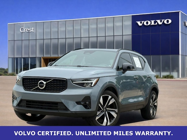 2023 Volvo XC40 B5 Plus Dark AWD's photo