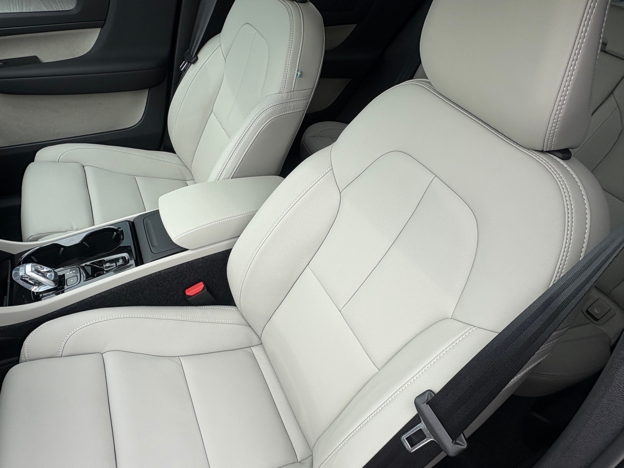 2026 Volvo XC40 Plus - Photo 19