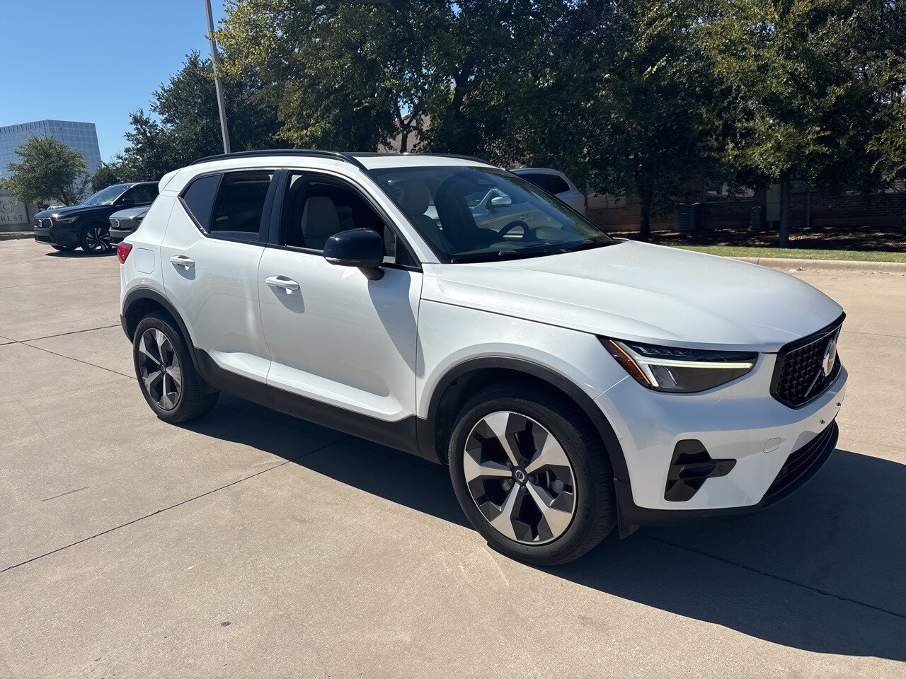 2023 Volvo XC40 Plus photo 3