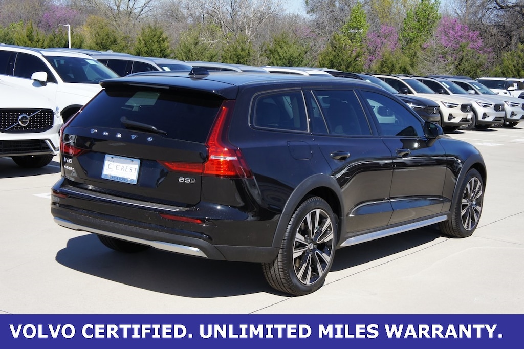 New 2025 Volvo V60 Cross Country B5 Ultra Wagon