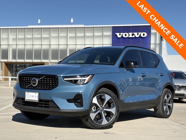 2025 Volvo XC40 B5 Plus Dark Theme SUV