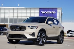 2025 Volvo XC40 B5 Plus Bright Theme SUV