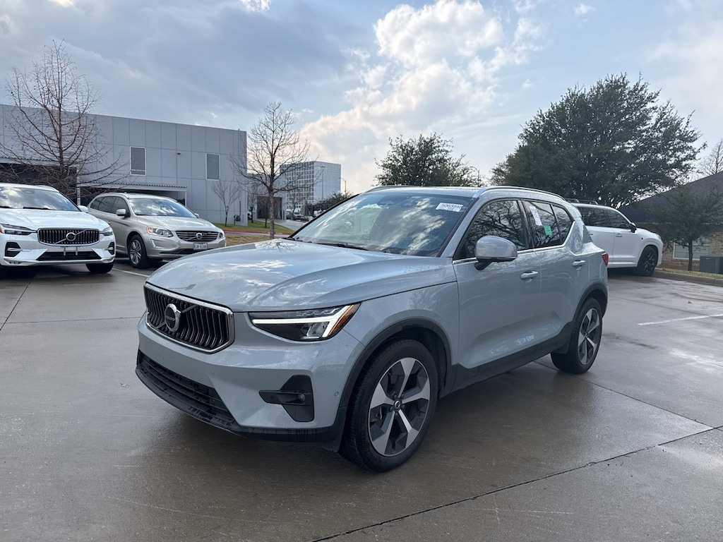 Certified 2025 Volvo XC40 B5 Plus Bright Theme SUV